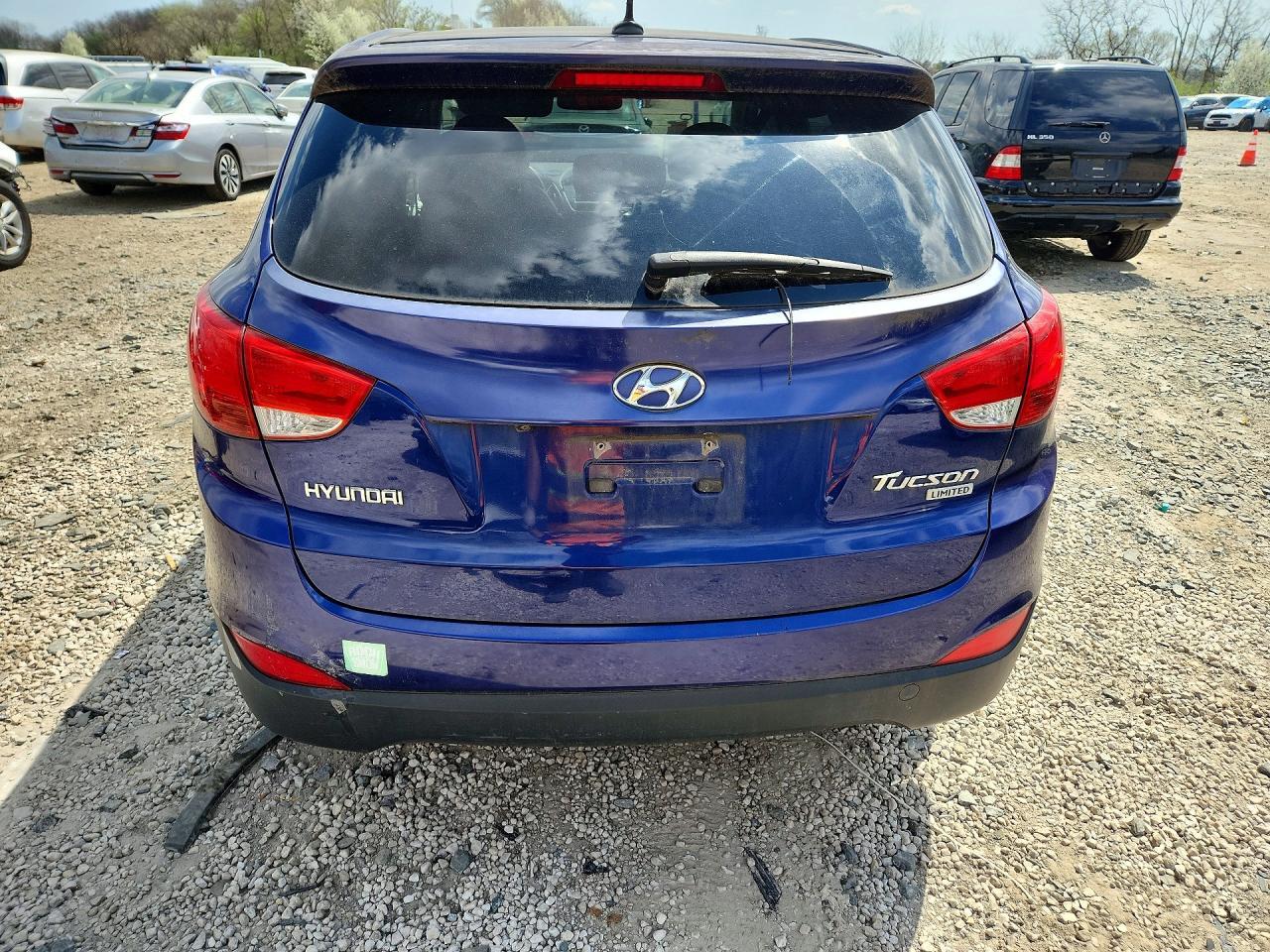 2011 HYUNDAI TUCSON