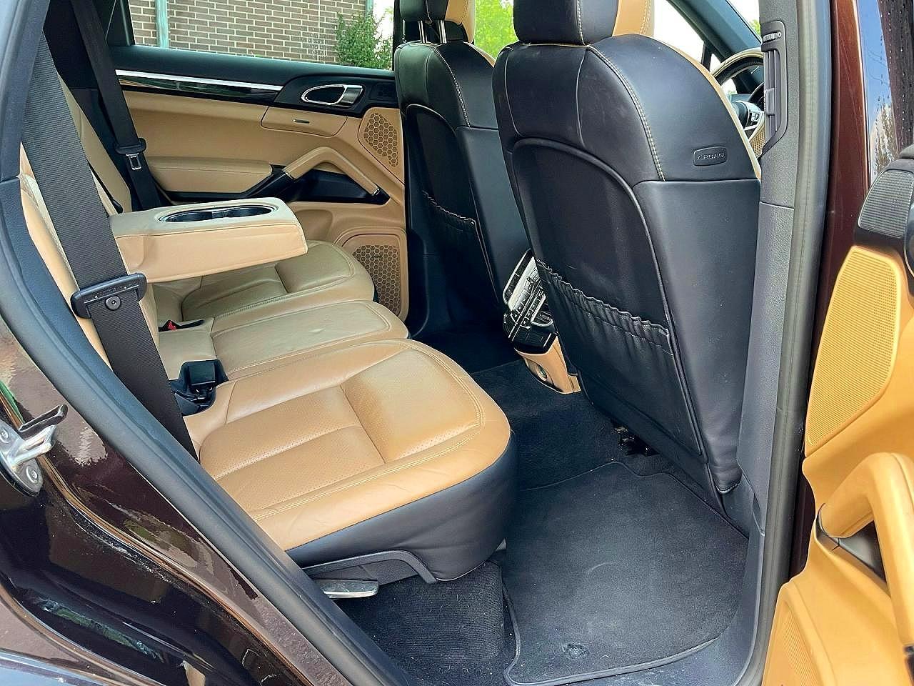 2016 PORSCHE CAYENNE