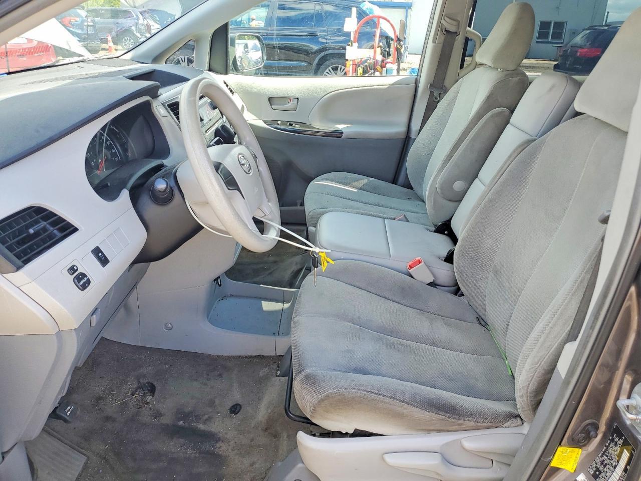 2013 TOYOTA SIENNA