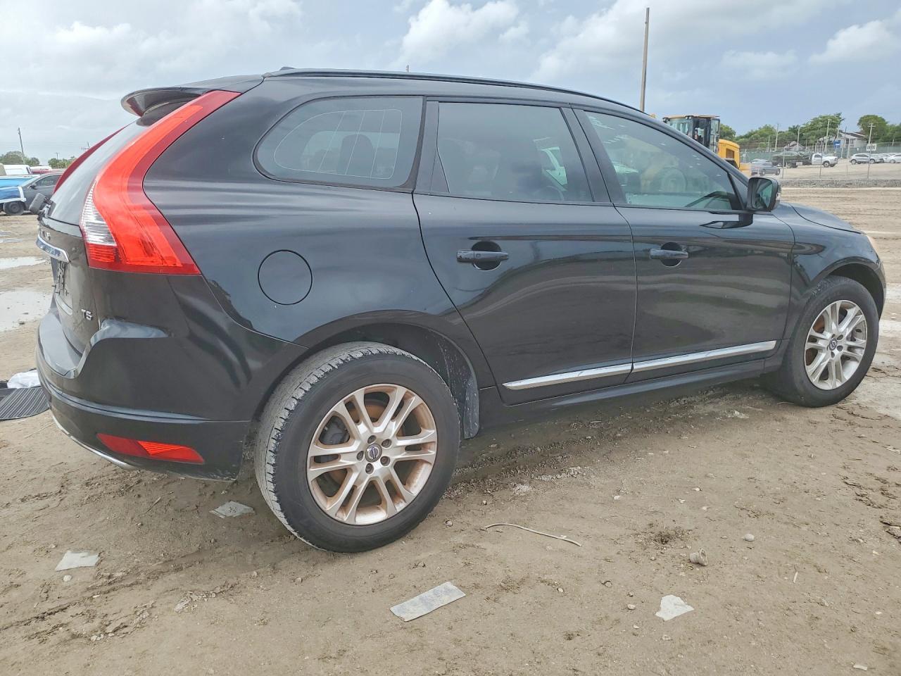 2015 VOLVO XC60
