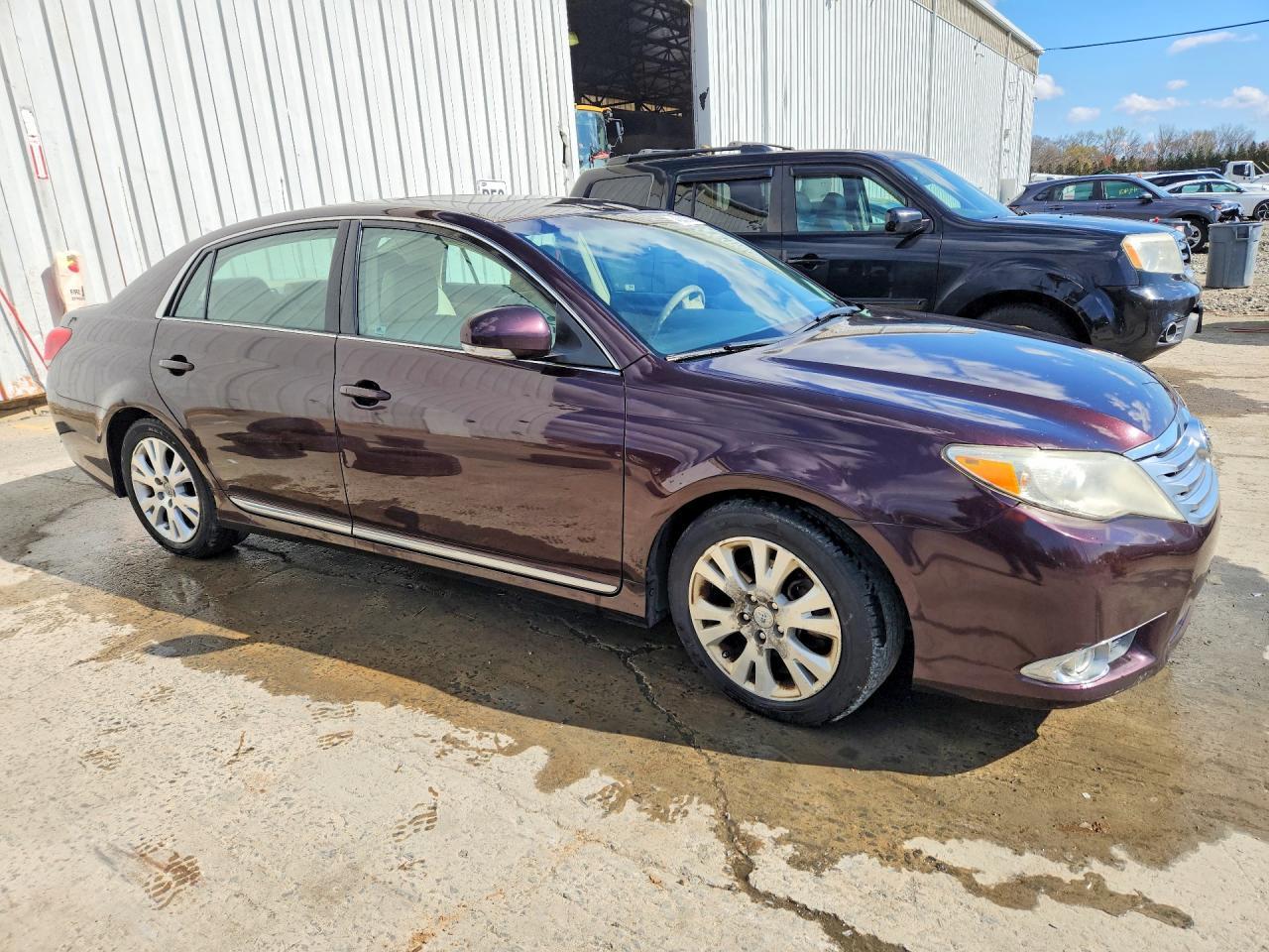 2011 TOYOTA Avalon