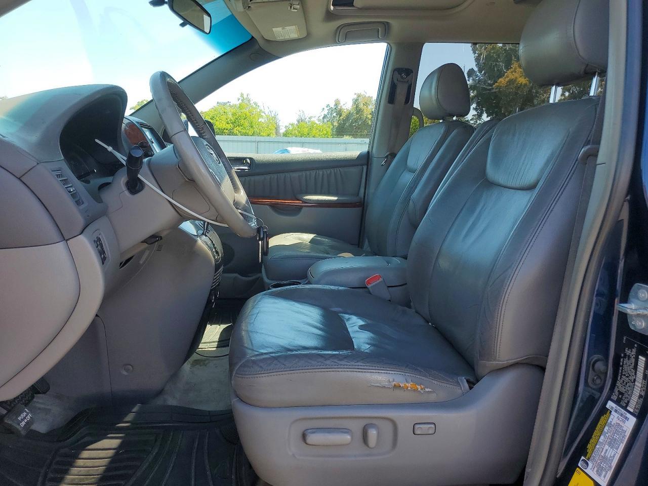 2005 TOYOTA SIENNA