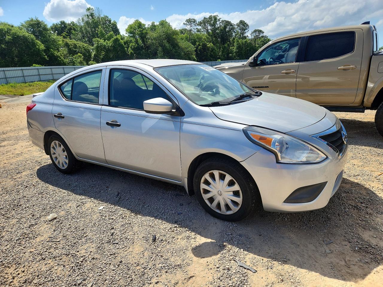 2017 NISSAN VERSA