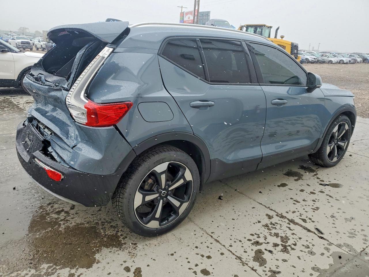 2020 VOLVO XC40