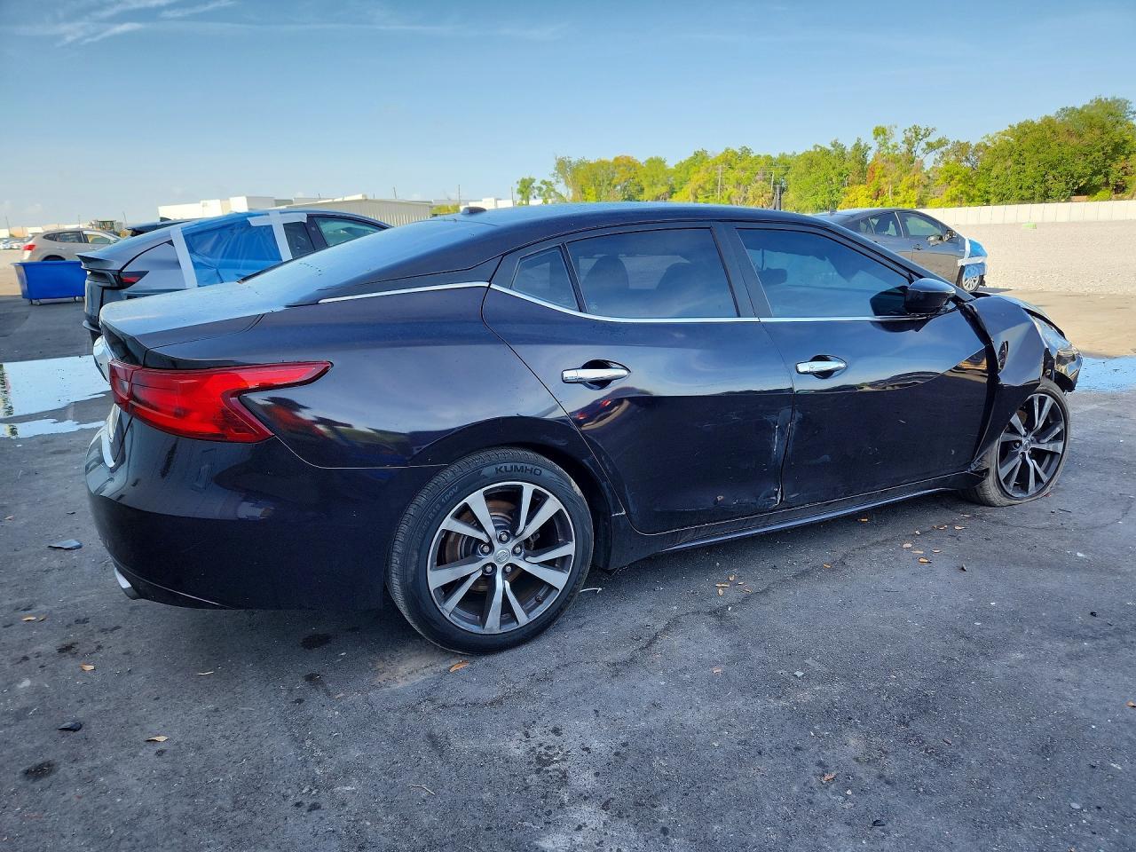 2017 NISSAN Maxima