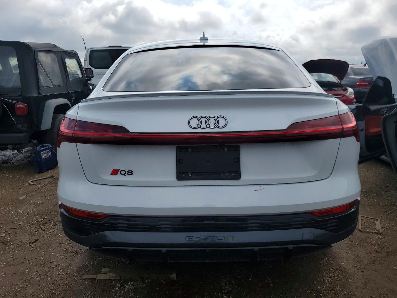 2024 AUDI Q8