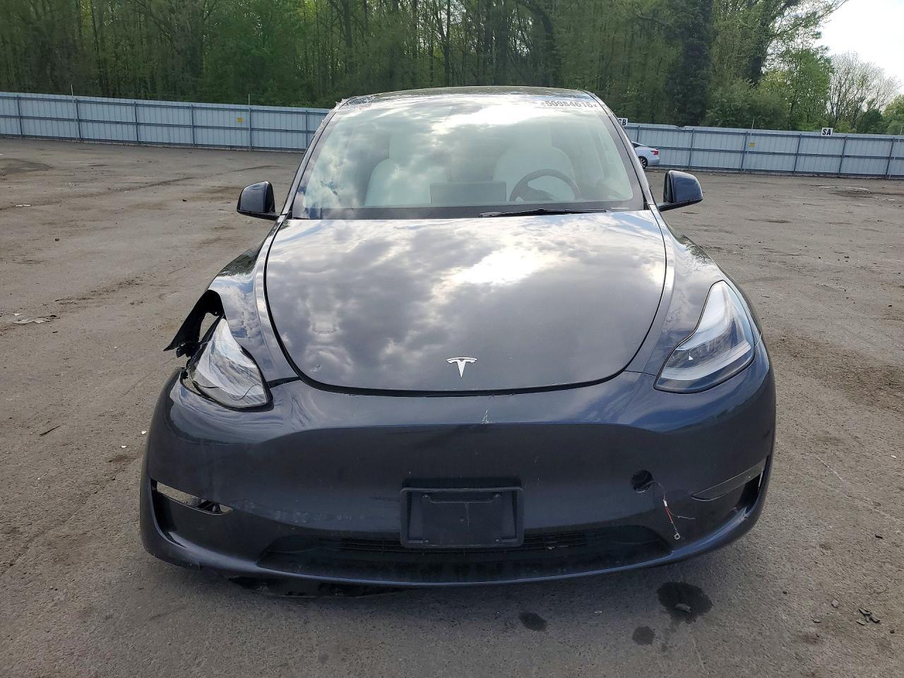 2025 TESLA MODEL Y