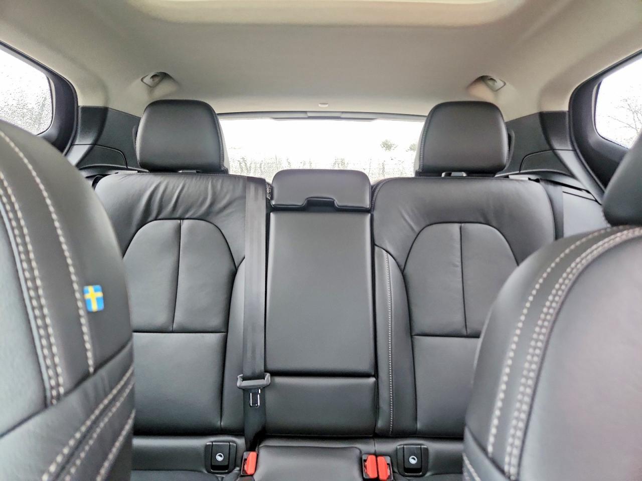 2026 VOLVO XC40