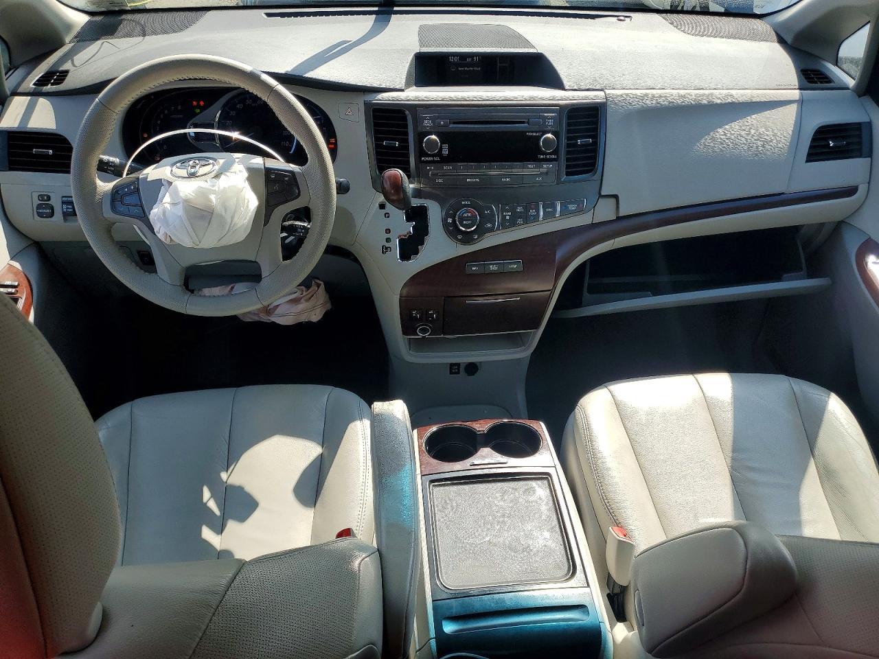 2012 TOYOTA SIENNA