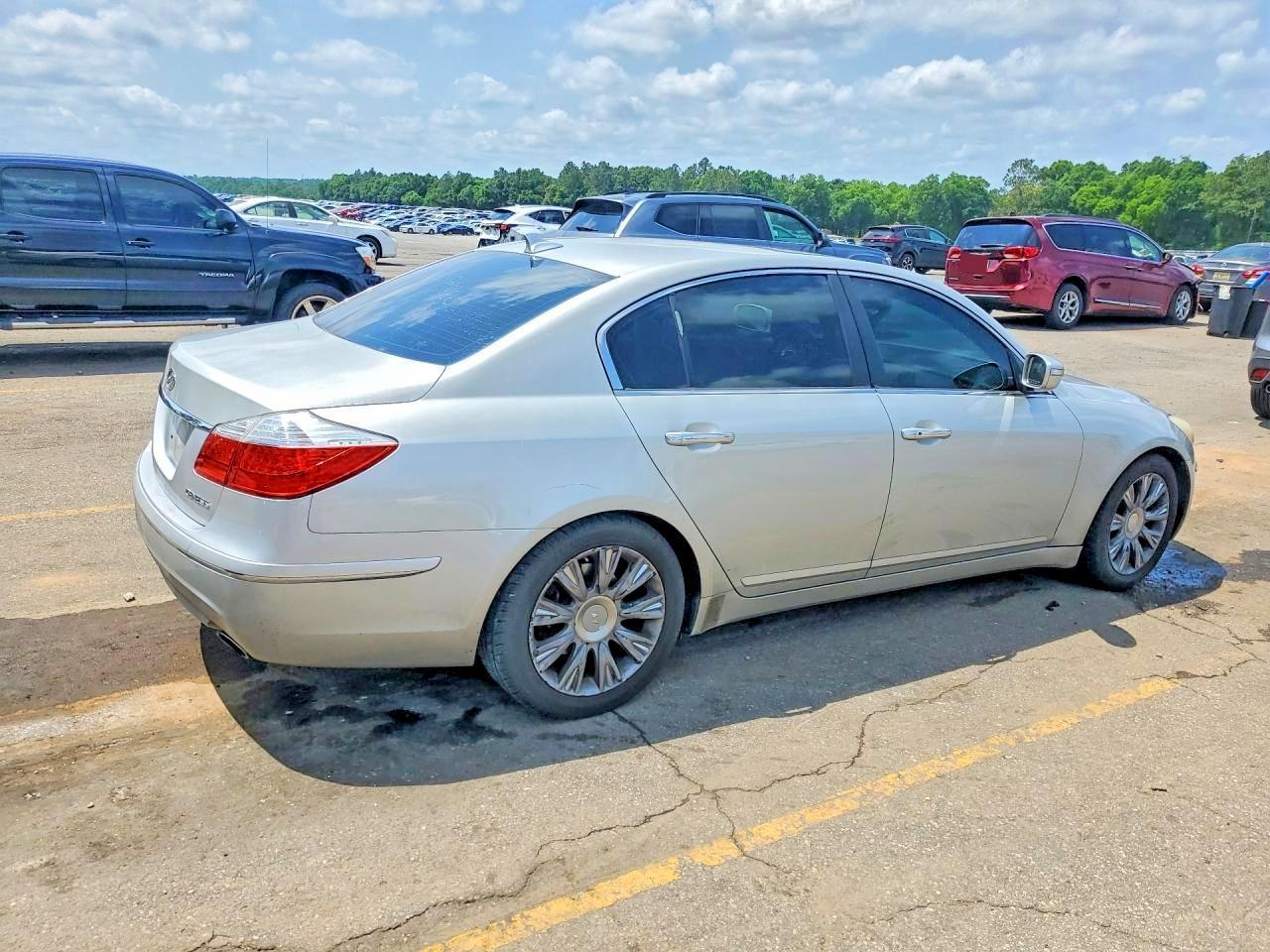 2011 HYUNDAI GENESIS