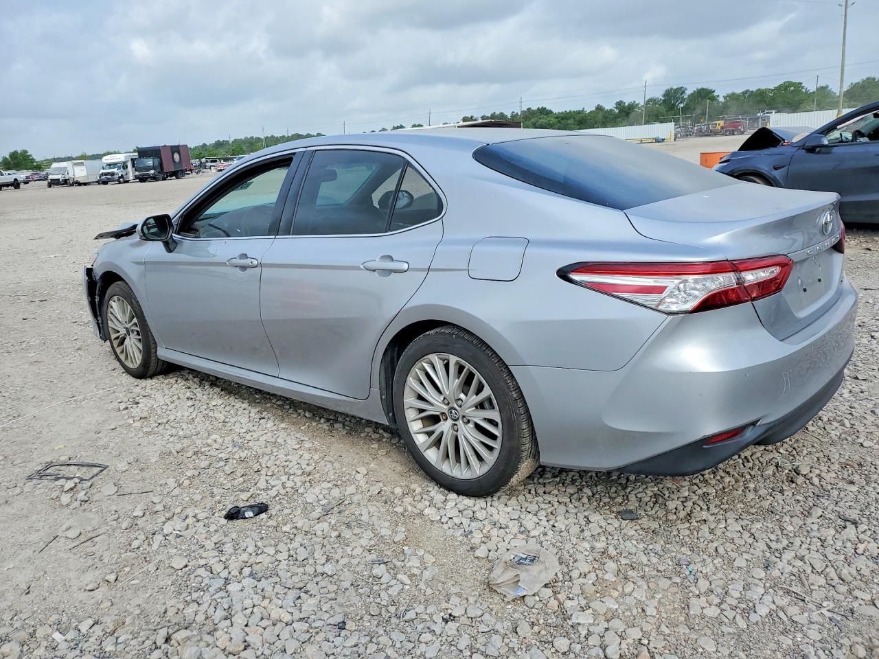 2018 TOYOTA CAMRY