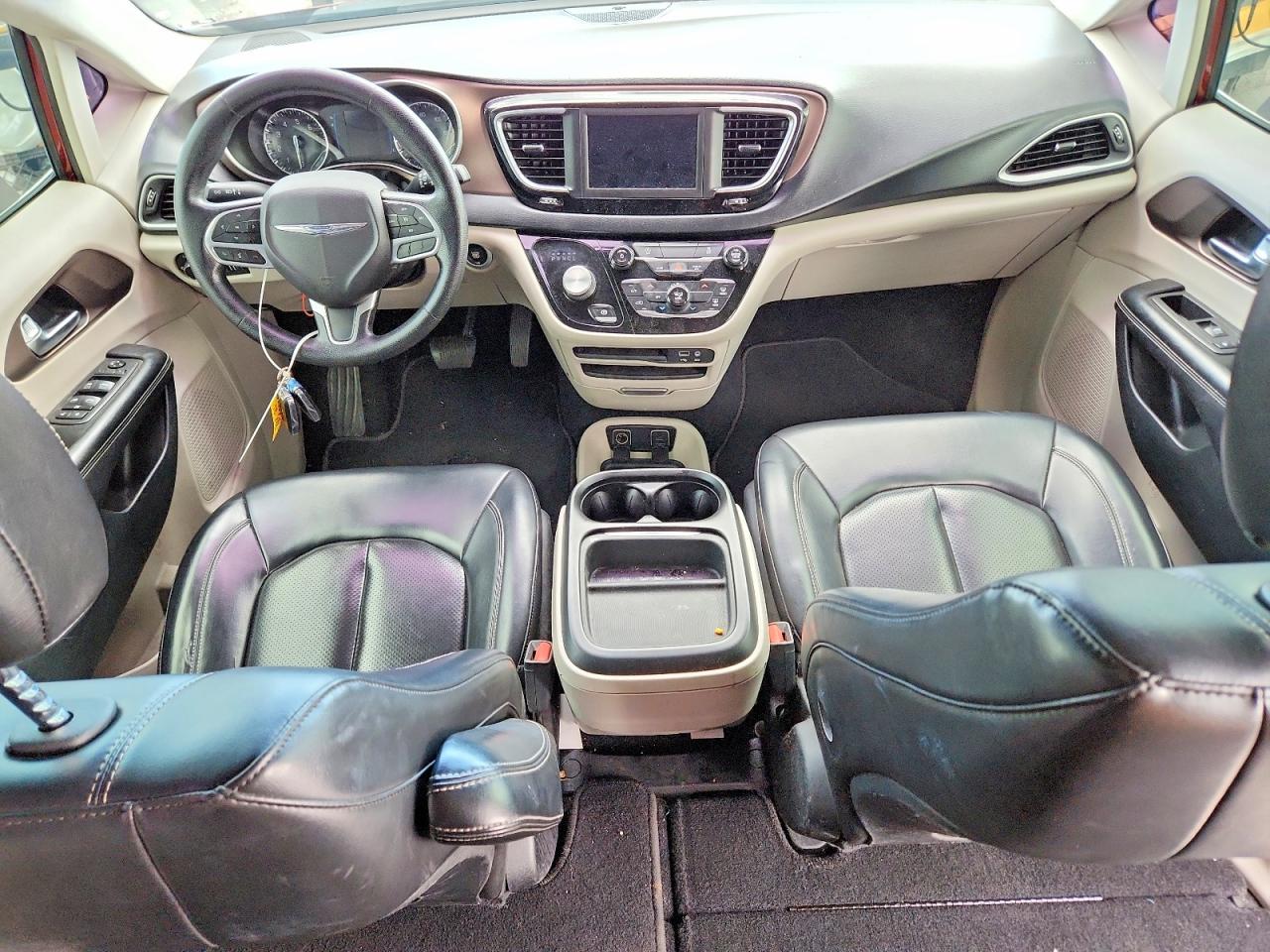2020 CHRYSLER Voyager