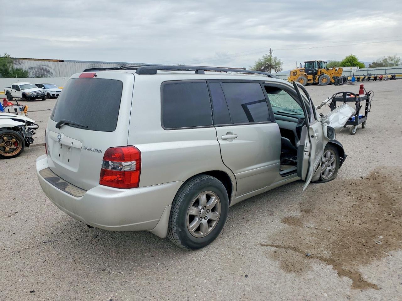 2004 TOYOTA HIGHLANDER