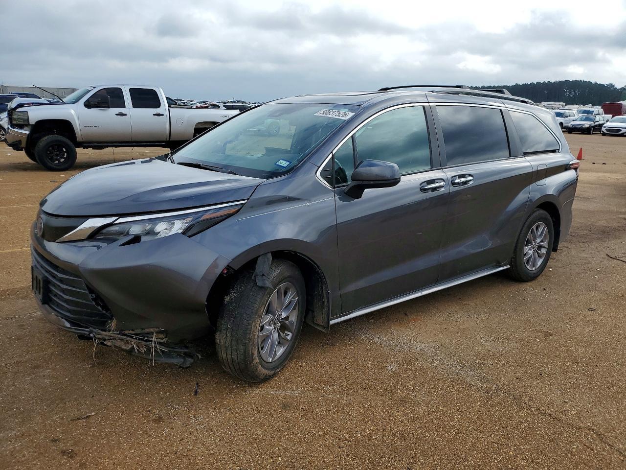2025 TOYOTA SIENNA