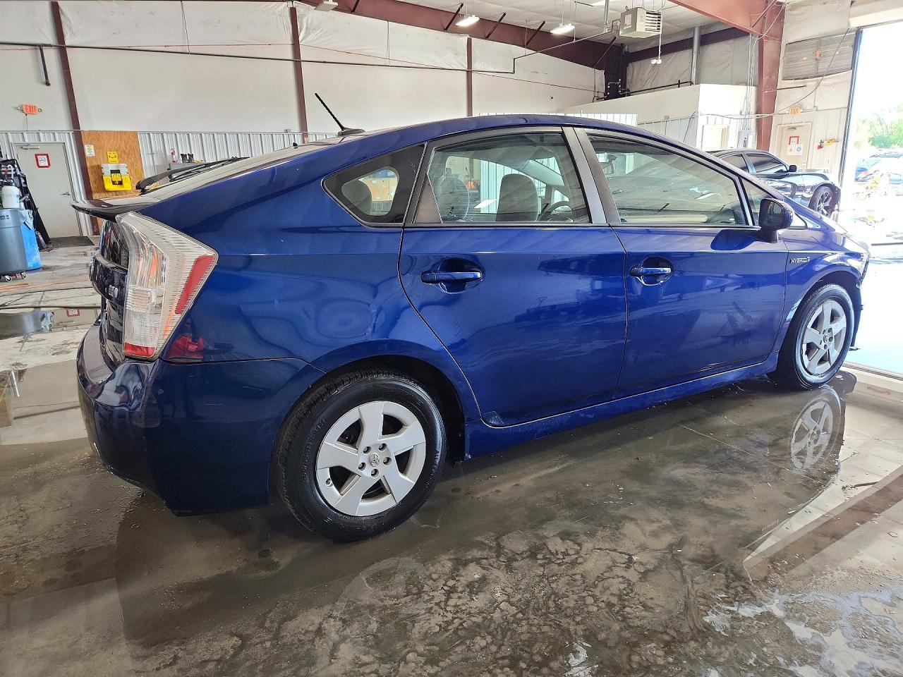 2011 TOYOTA PRIUS
