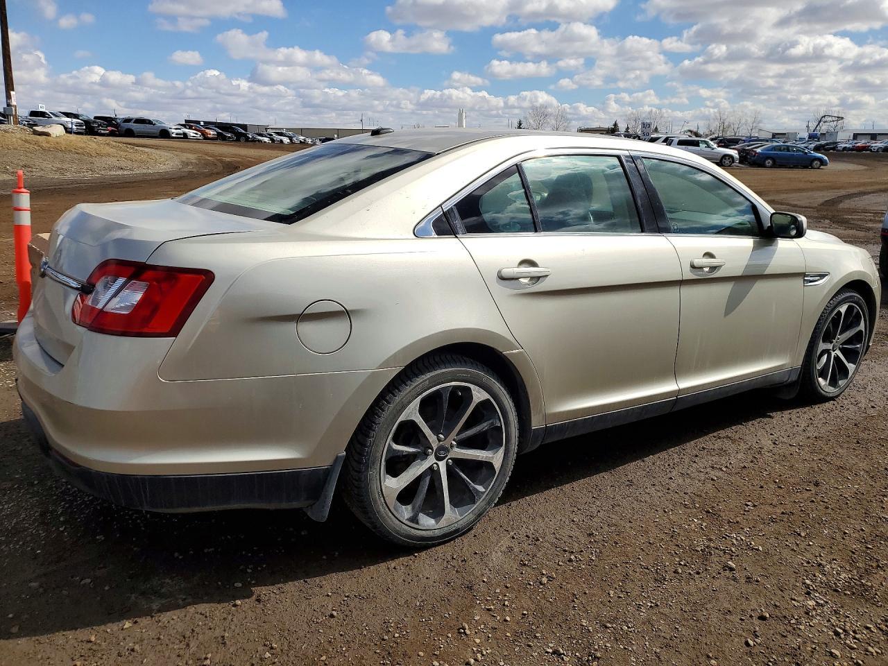 2010 FORD Taurus
