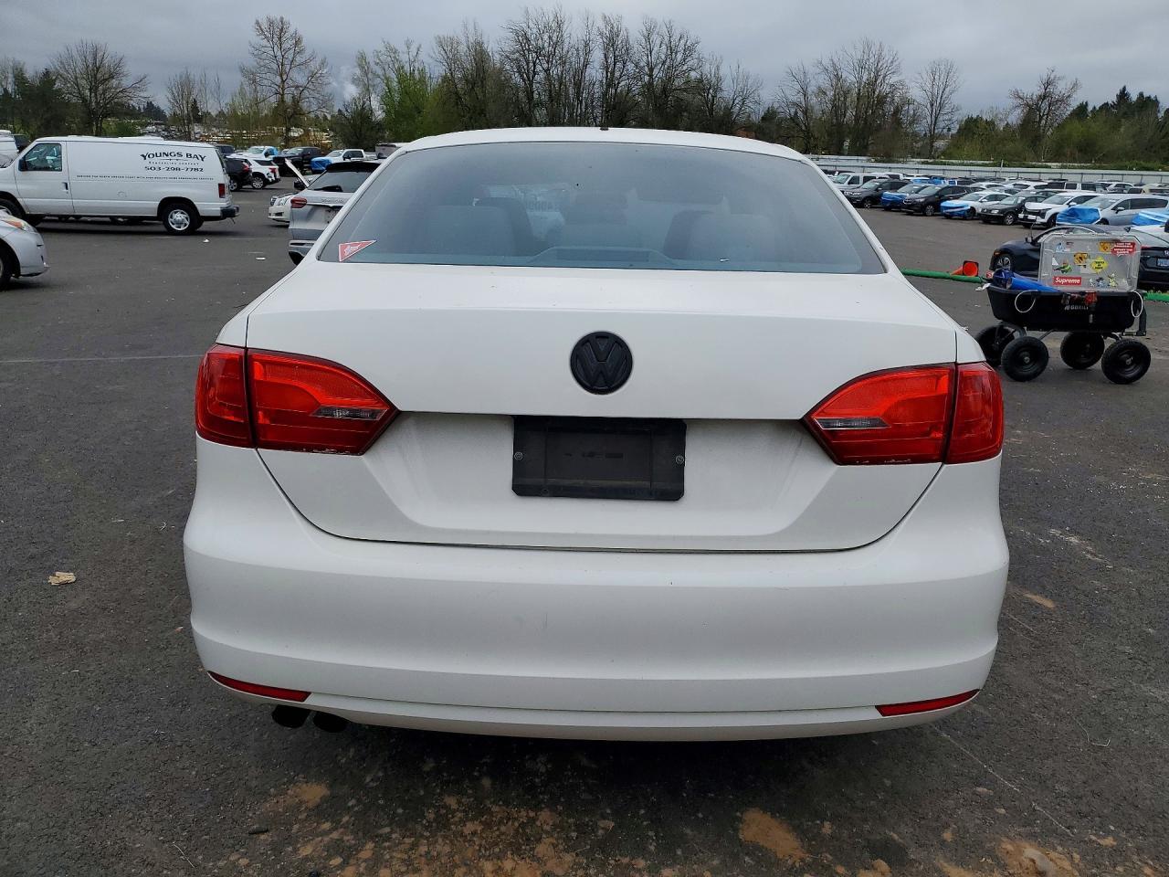 2011 VOLKSWAGEN JETTA