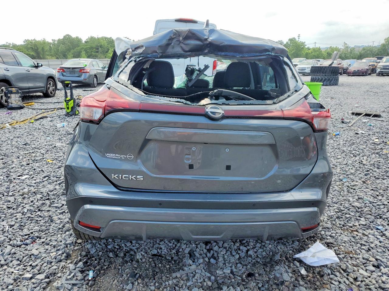 2024 NISSAN KICKS