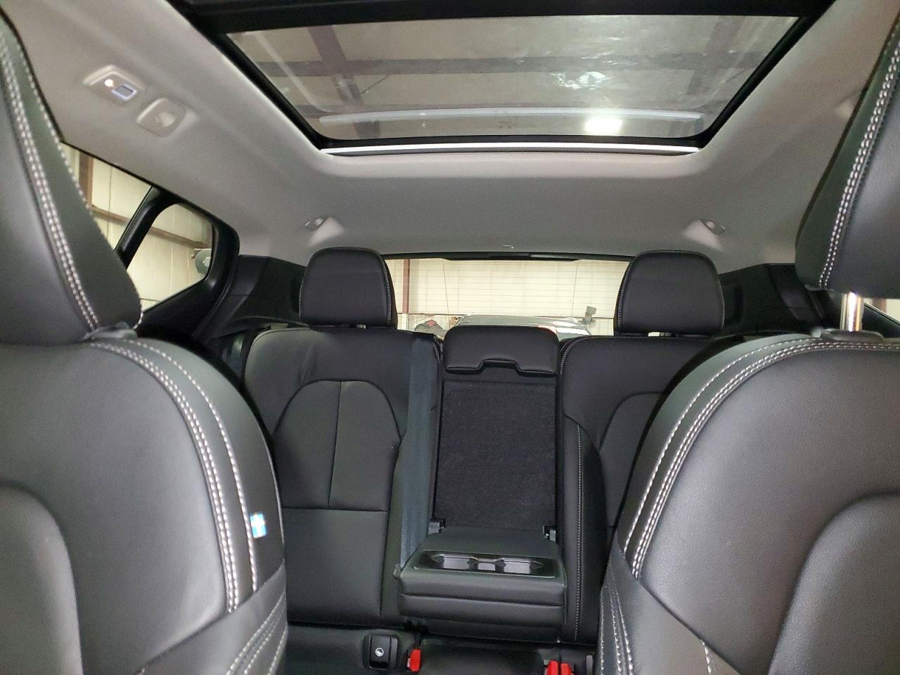2026 VOLVO XC40
