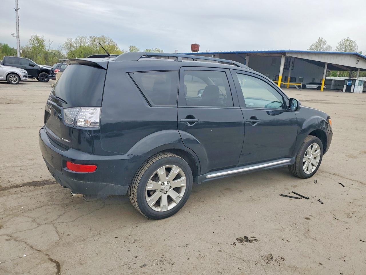 2013 MITSUBISHI outlander