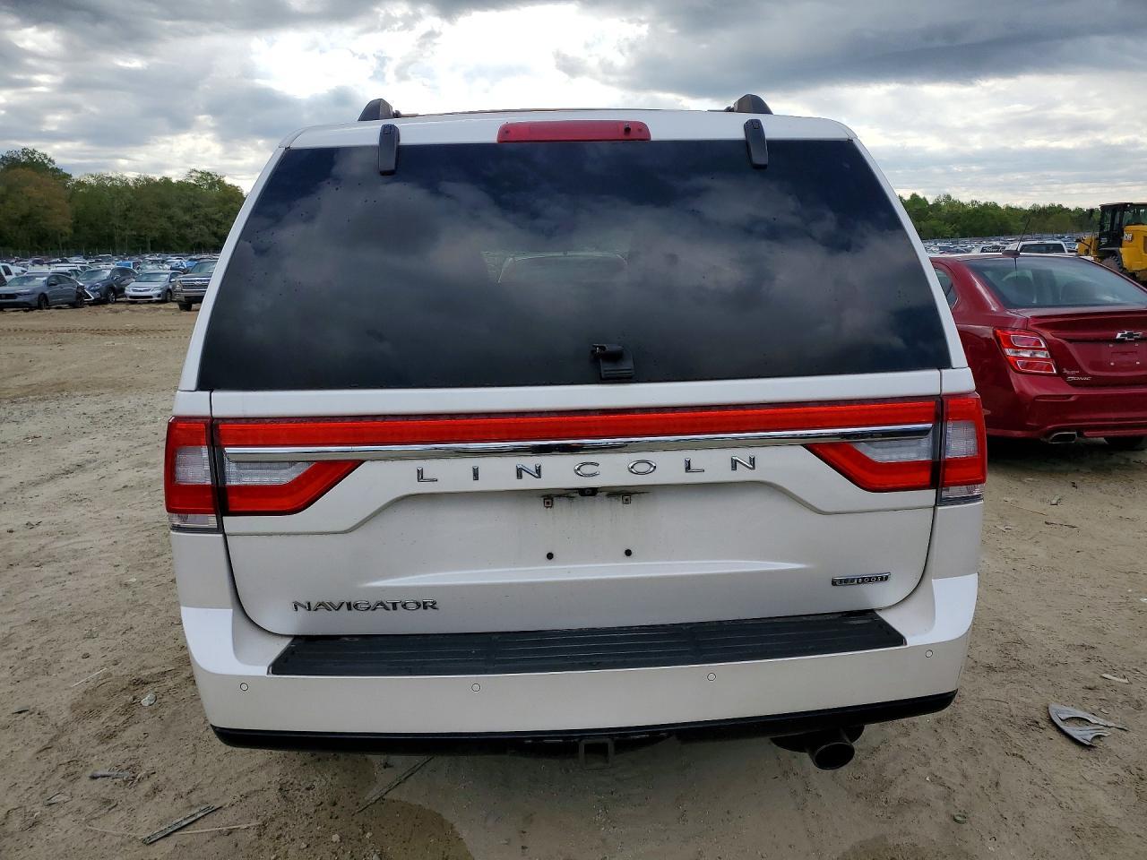 2015 LINCOLN Navigator