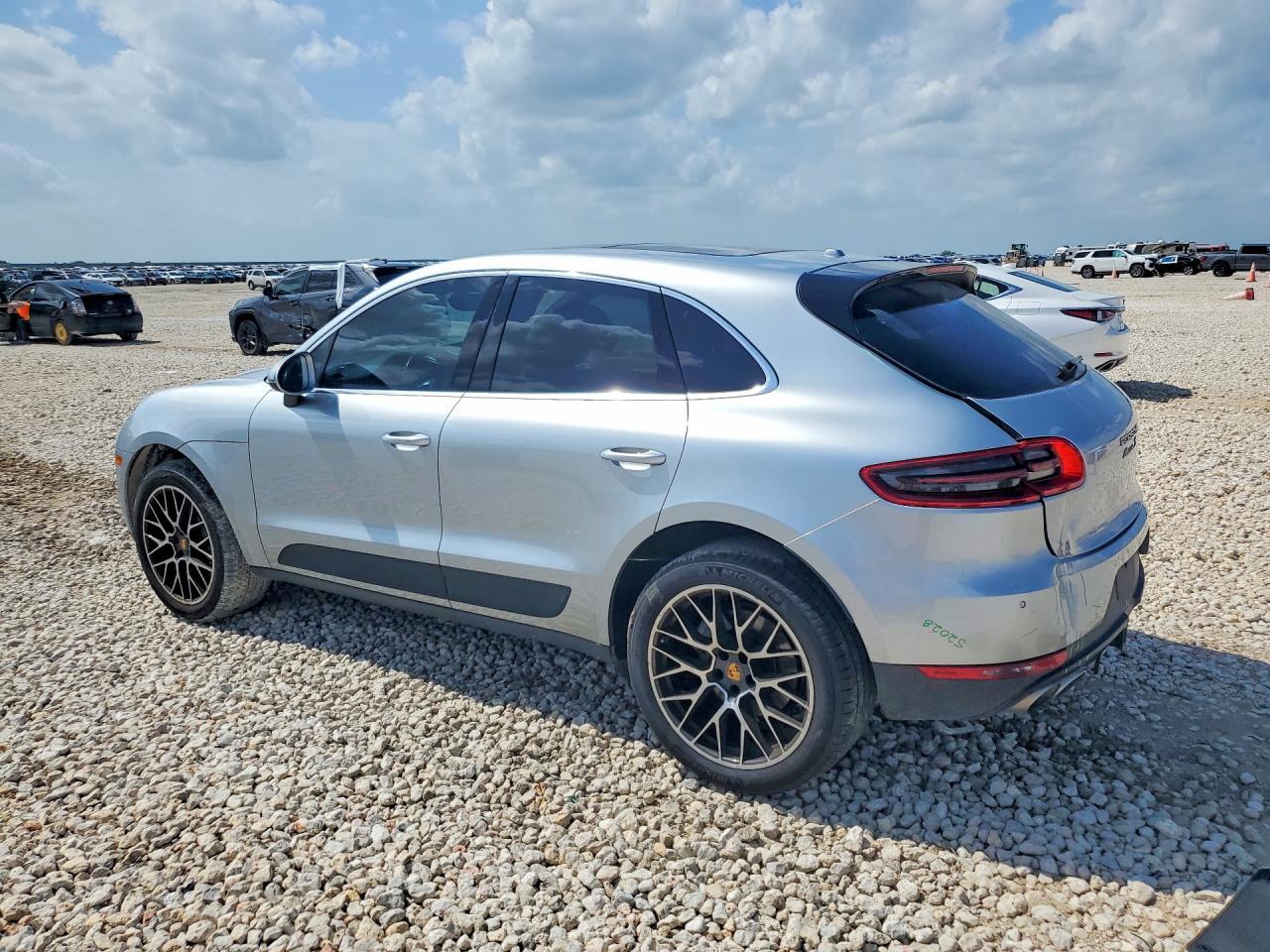 2017 PORSCHE Macan