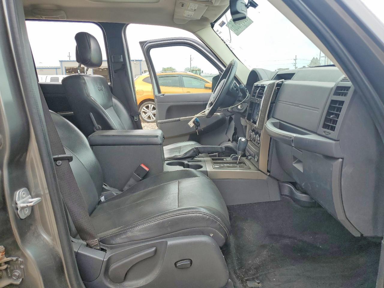 2012 JEEP Liberty