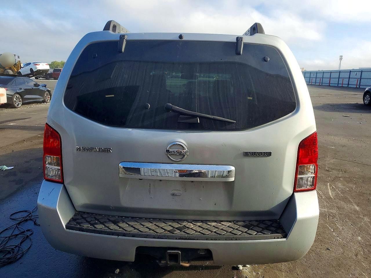 2011 NISSAN PATHFINDER