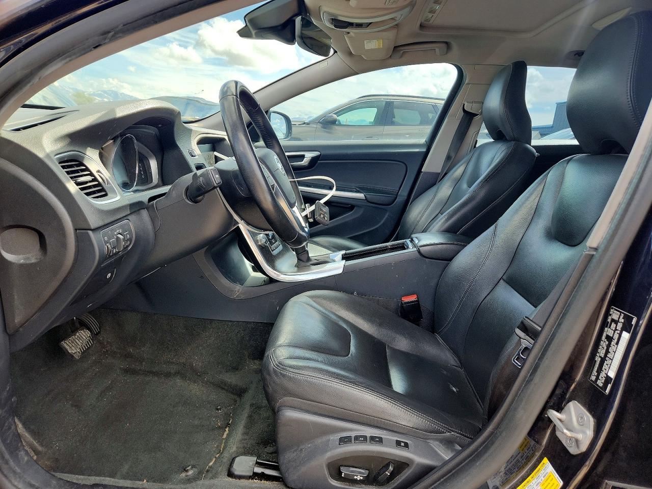2016 VOLVO V60