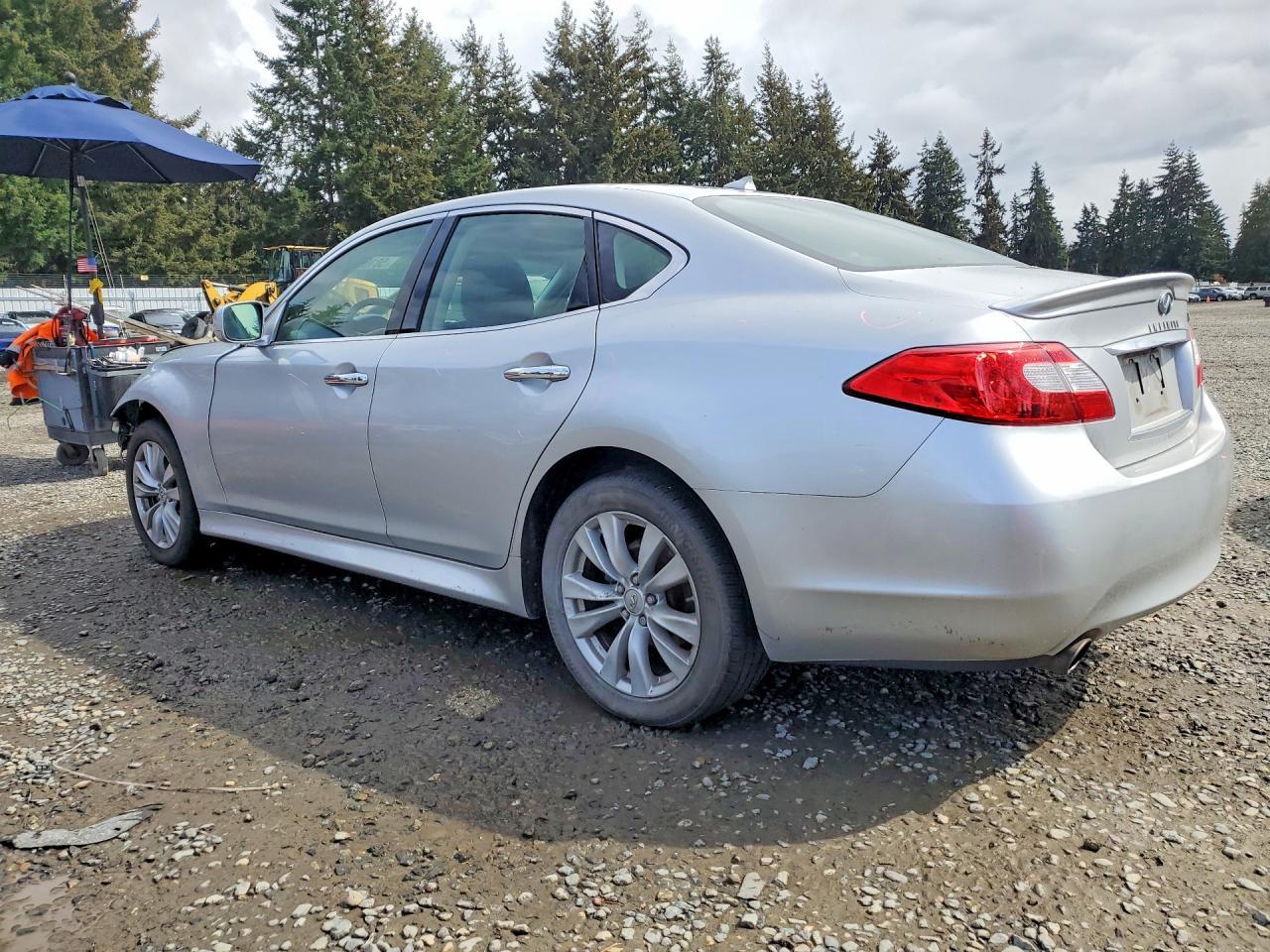 2011 INFINITI M37