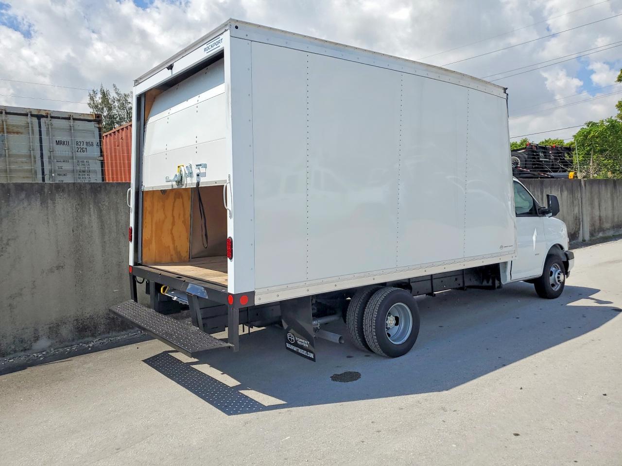 2025 CHEVROLET Express 3500