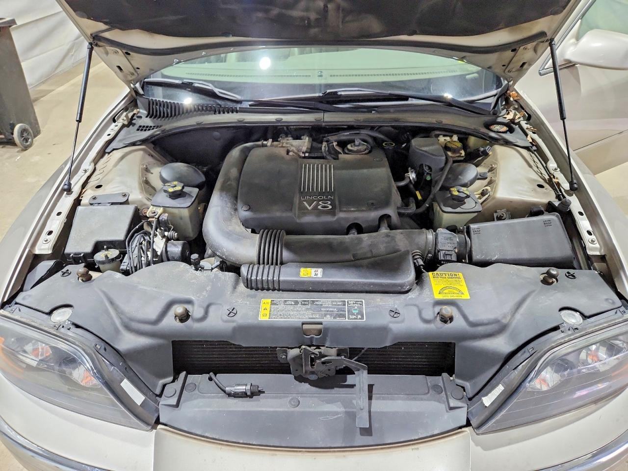 2000 Lincoln Townhouse Ls