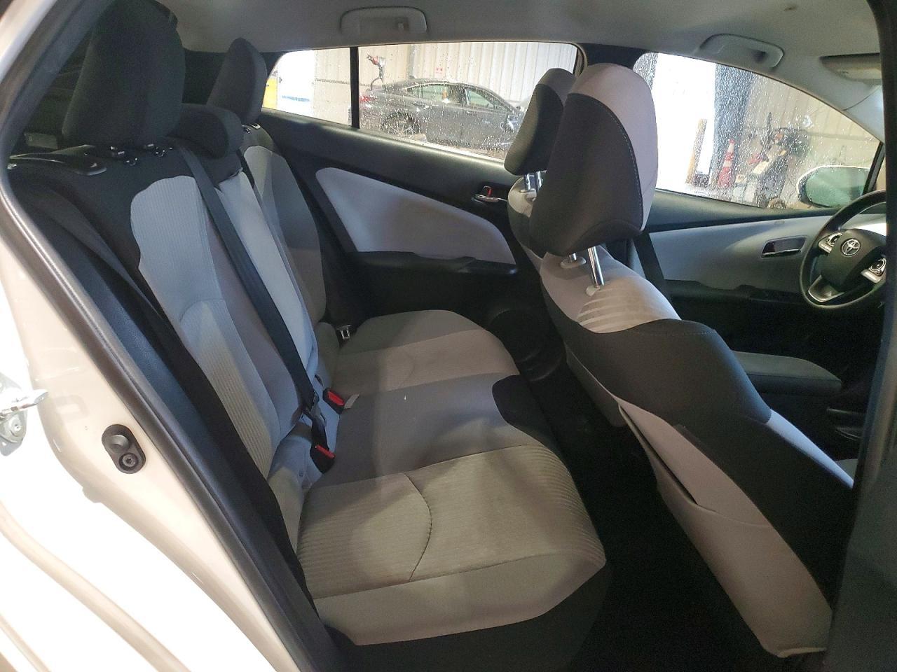 2016 TOYOTA PRIUS