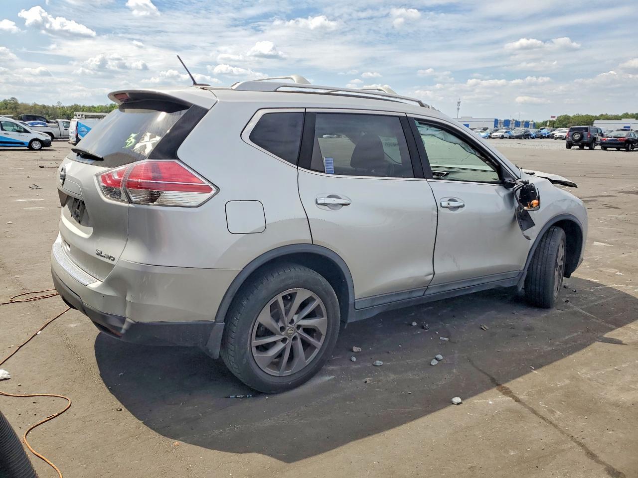 2016 NISSAN ROGUE