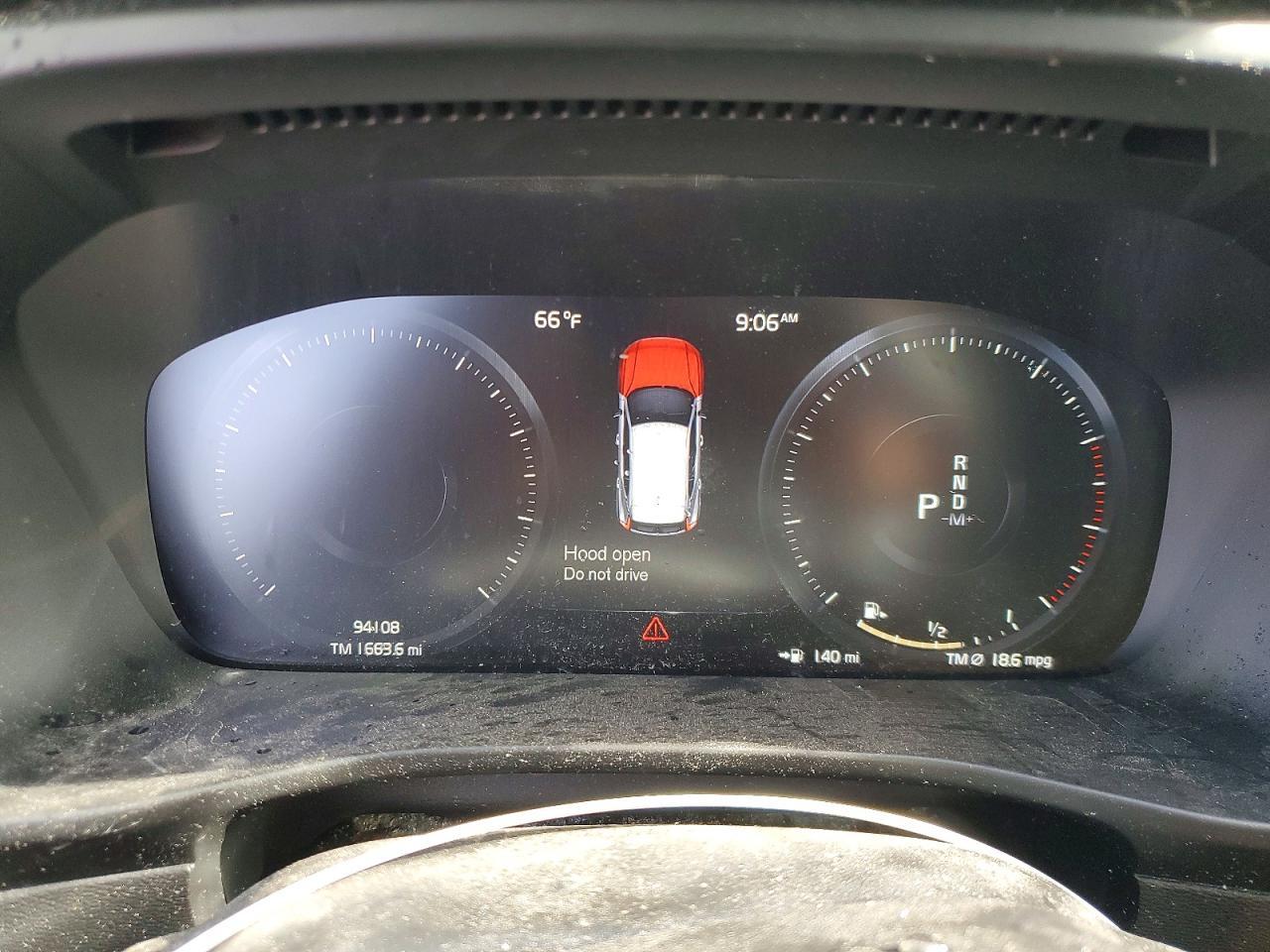 2022 VOLVO XC40
