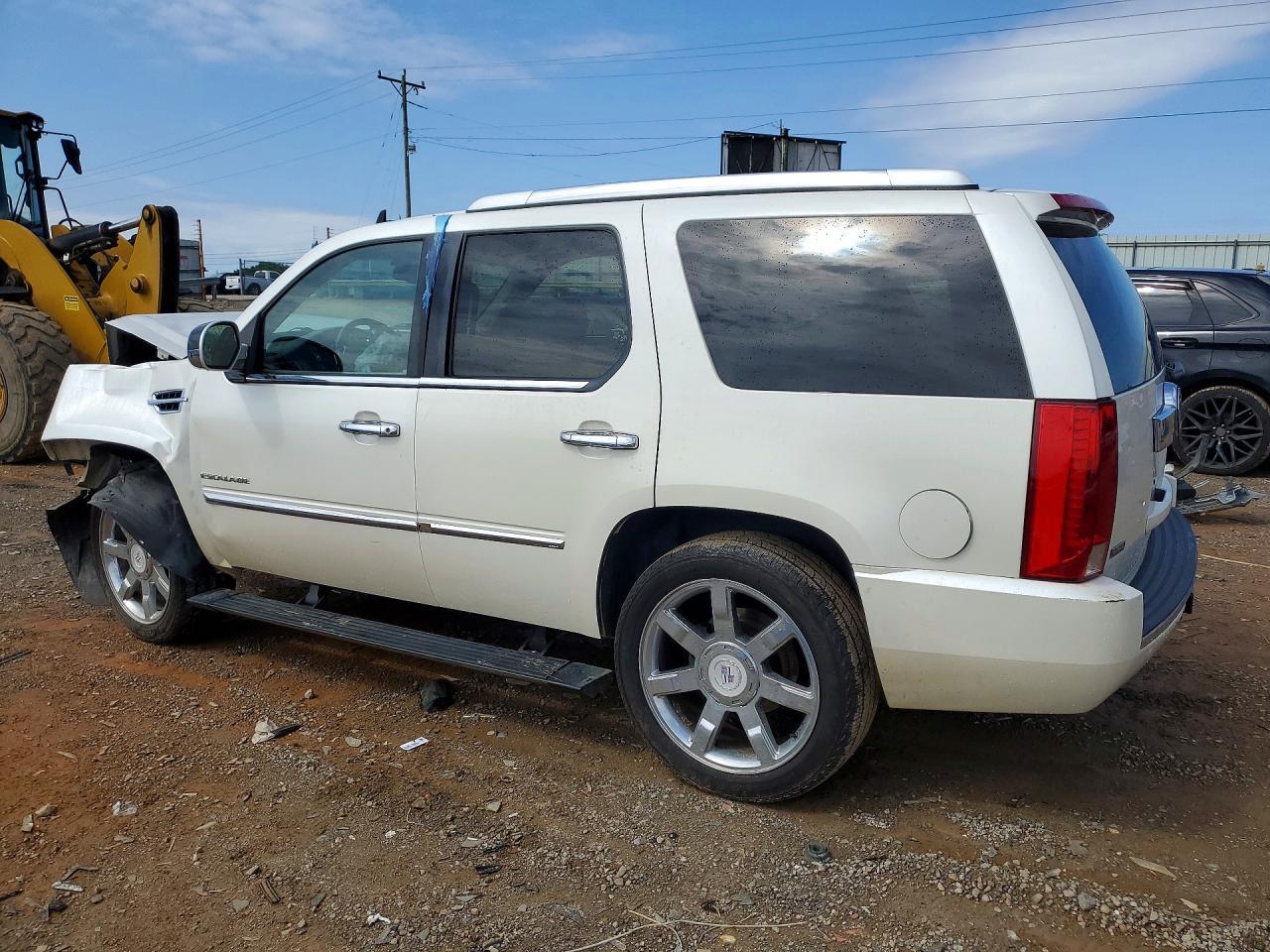 2011 CADILLAC ESCALADE