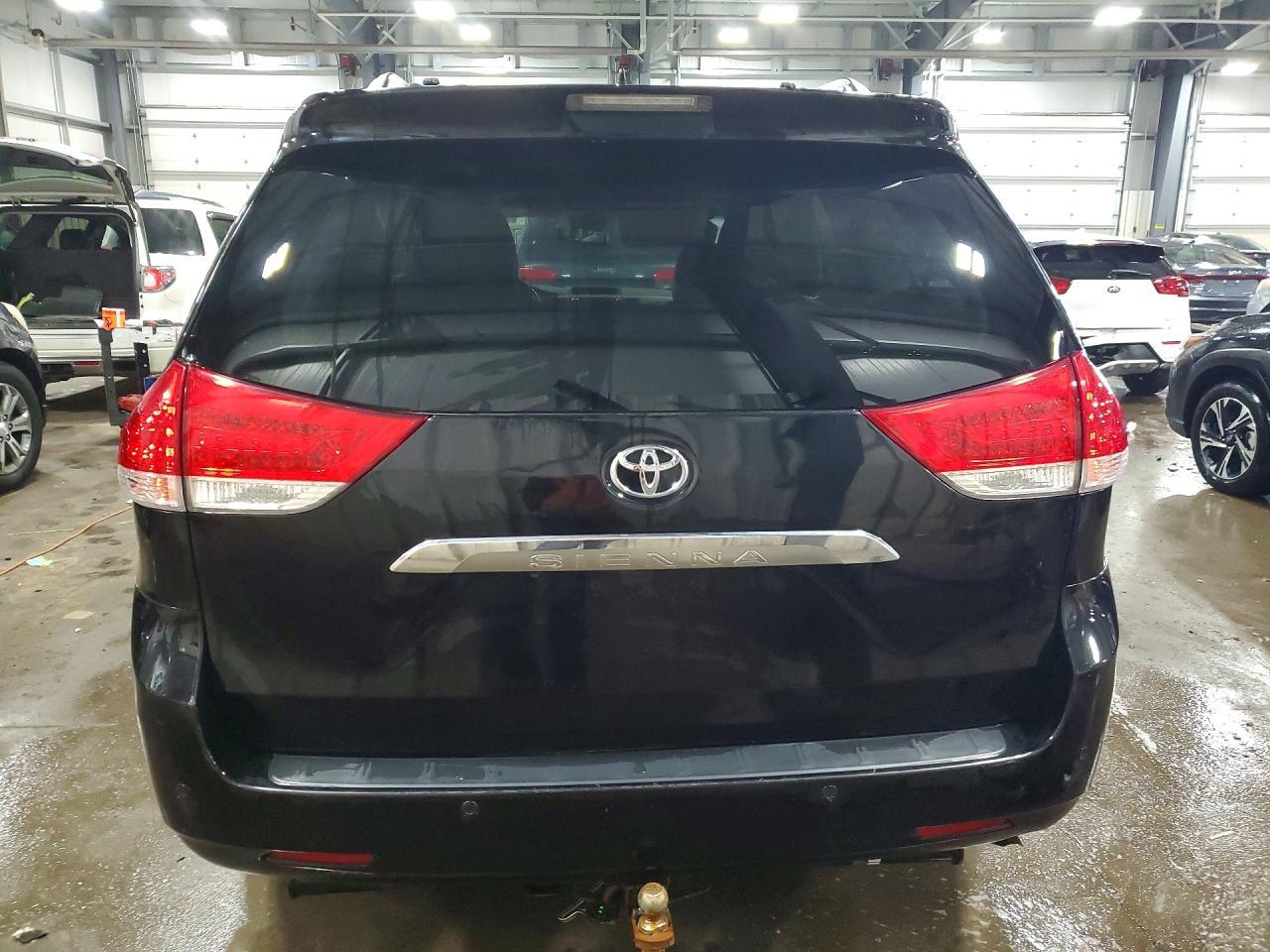 2013 TOYOTA SIENNA