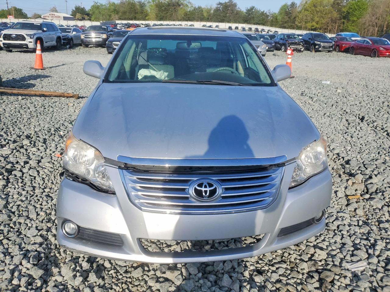 2010 TOYOTA Avalon