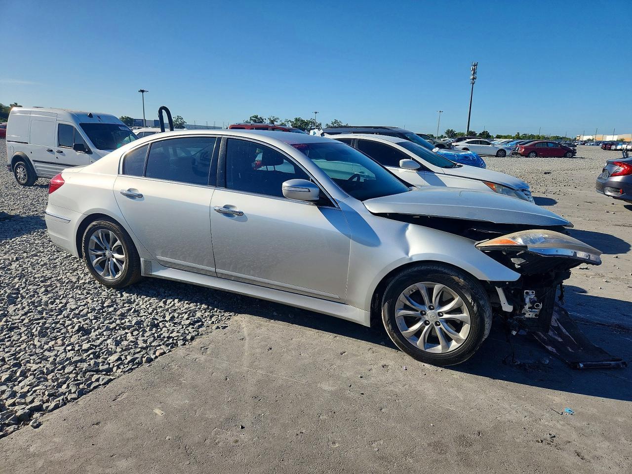 2013 HYUNDAI GENESIS