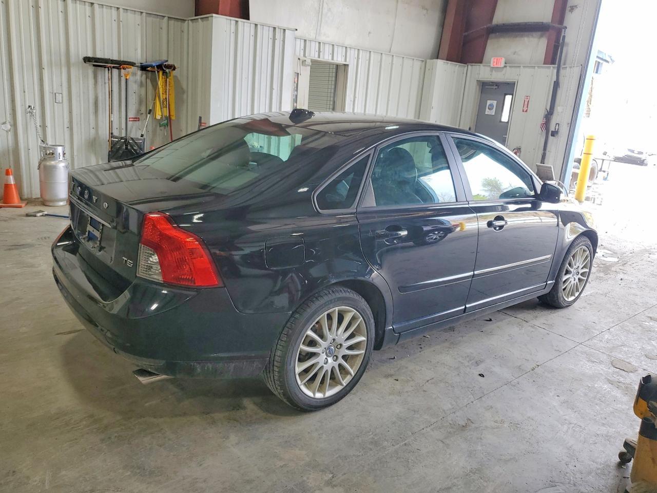 2011 VOLVO S40