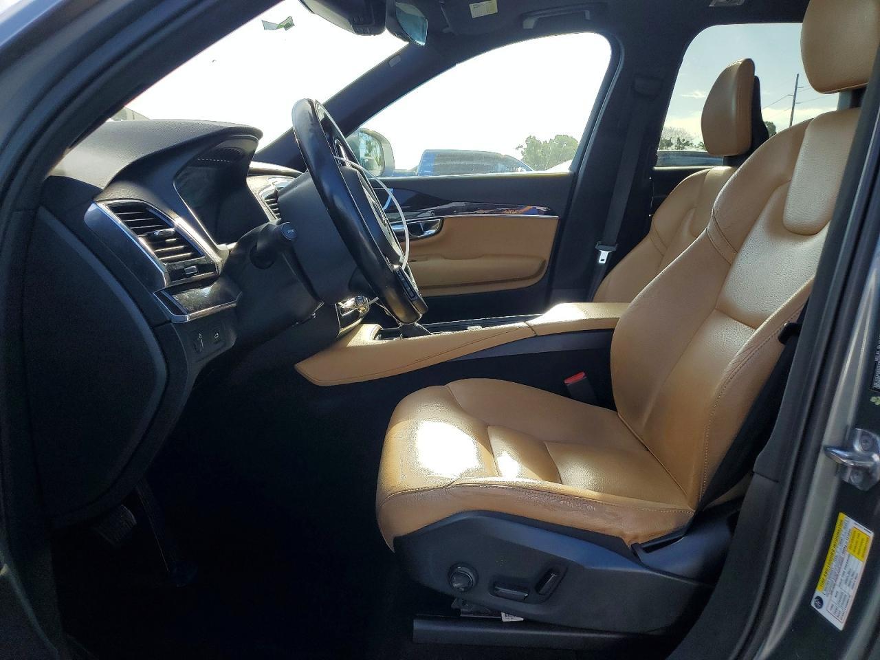 2017 VOLVO XC90