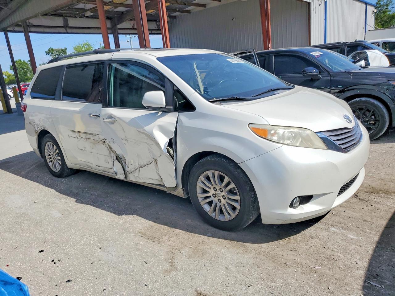 2017 TOYOTA SIENNA