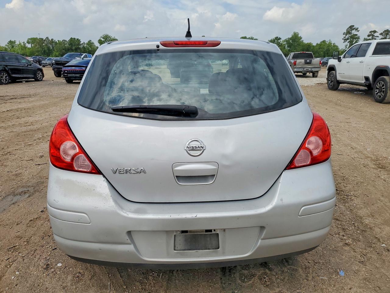 2011 NISSAN VERSA