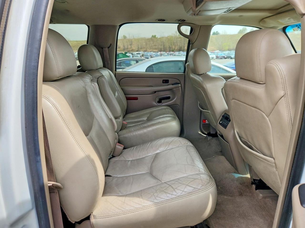 2004 CHEVROLET Suburban