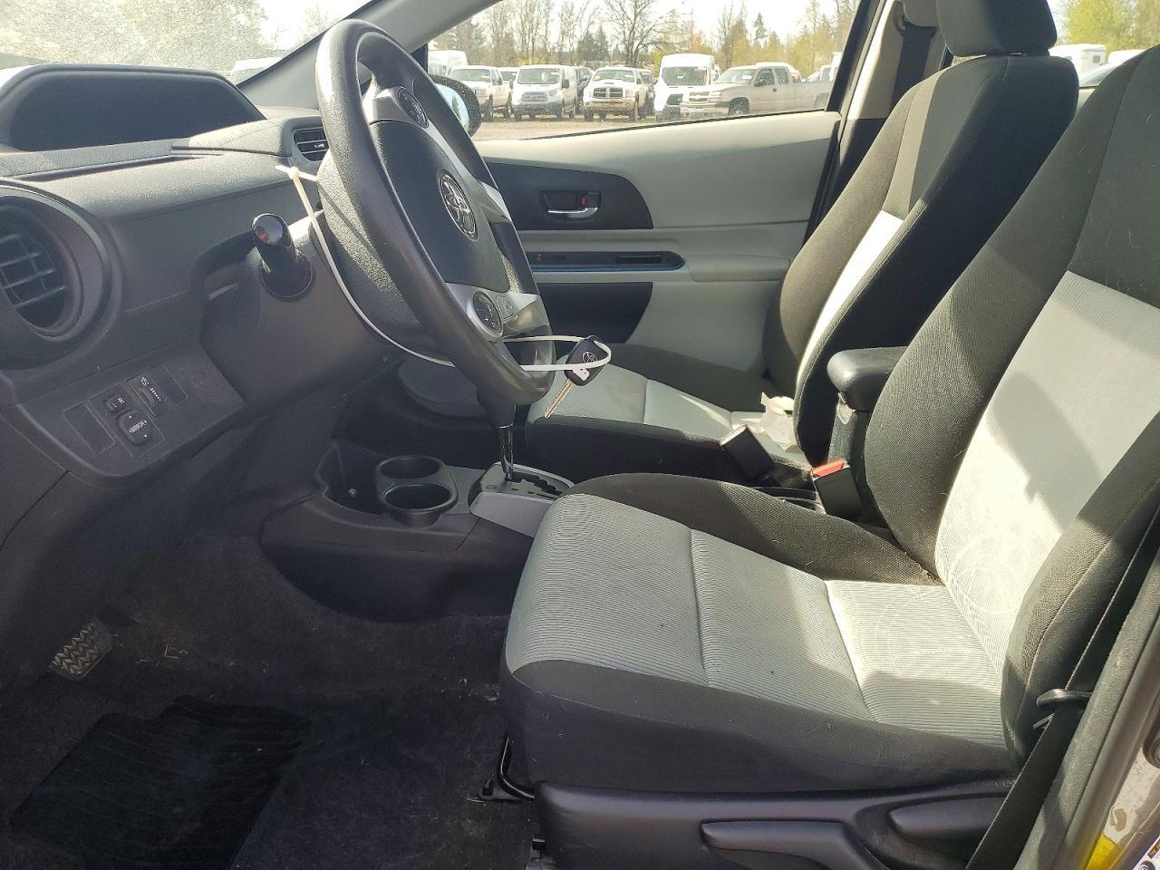2013 TOYOTA Prius c