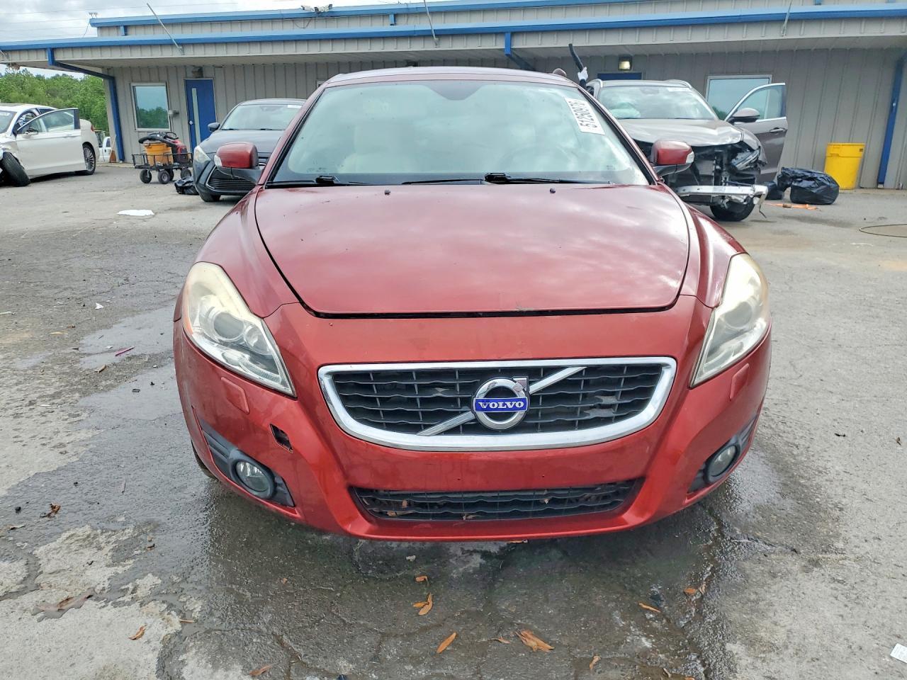 2011 VOLVO C70