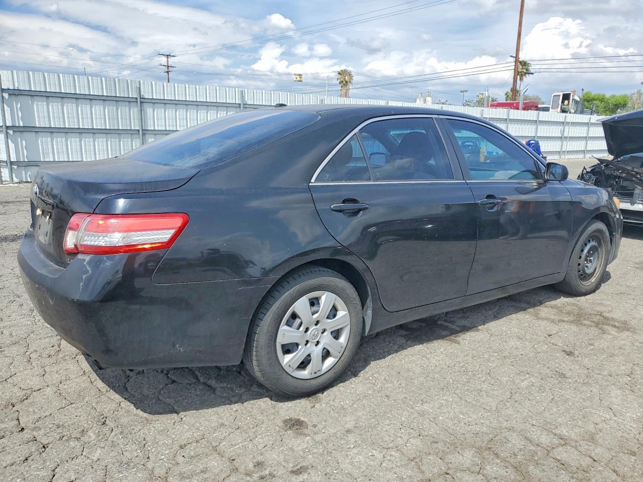 2011 TOYOTA CAMRY