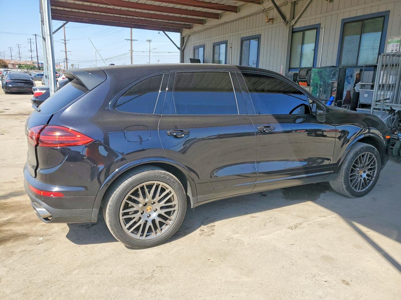 2017 PORSCHE CAYENNE