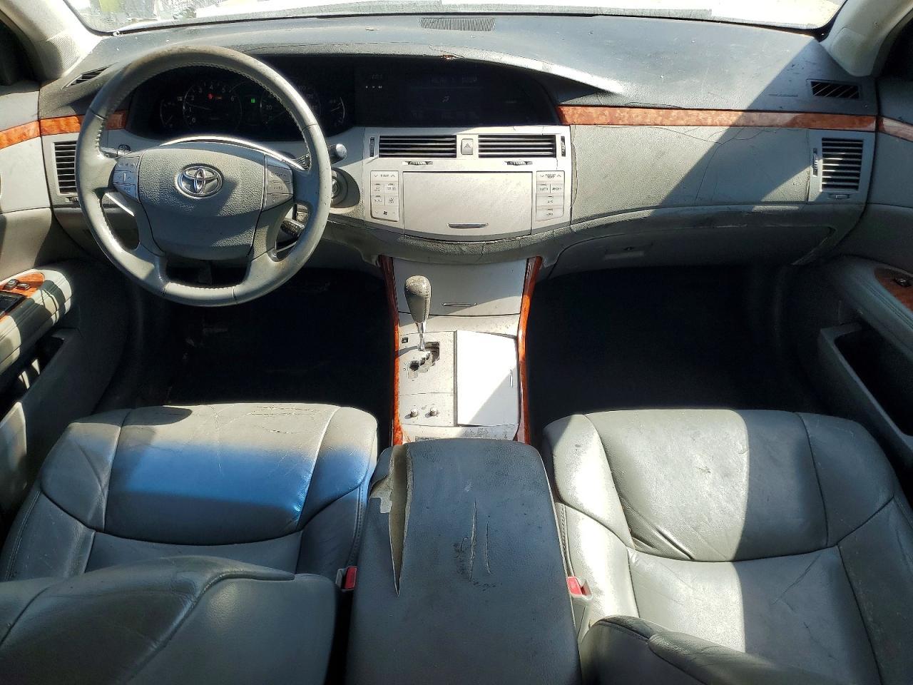 2005 TOYOTA Avalon