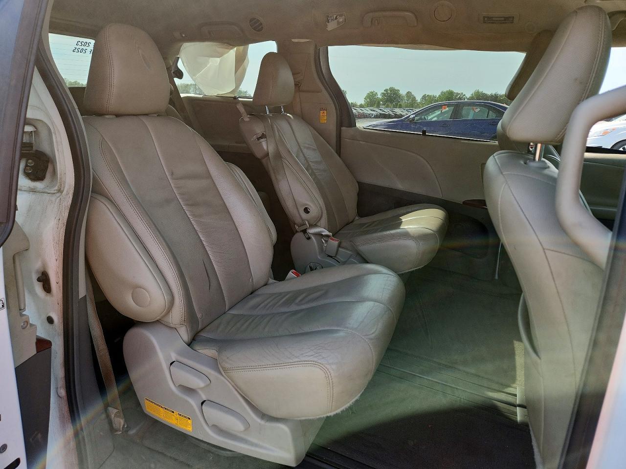 2014 TOYOTA SIENNA